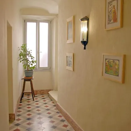 Les Anglaises Frühstückspension 3*